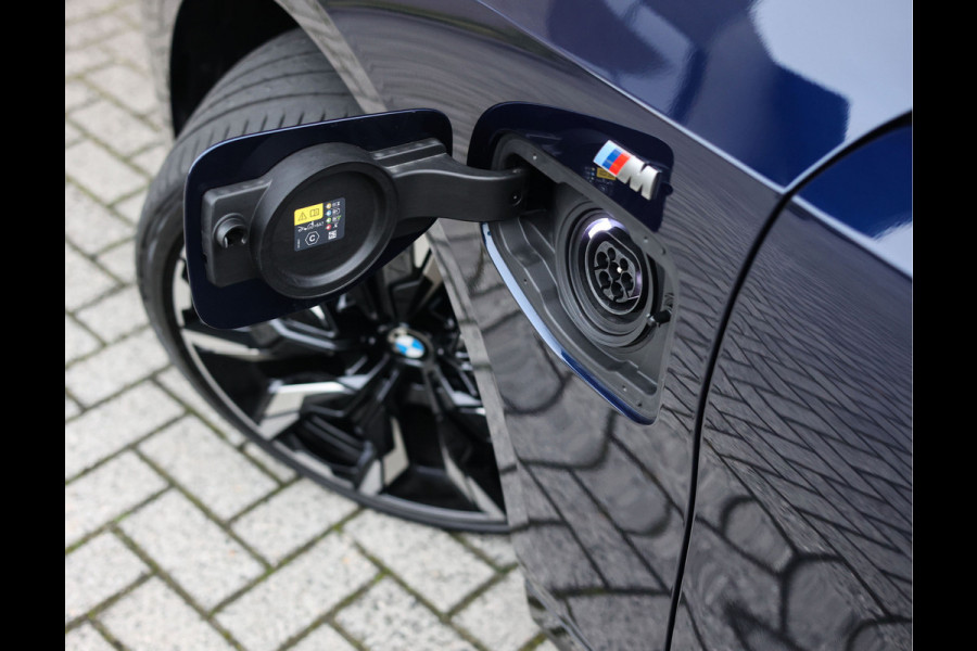 BMW 5 Serie Touring 550e xDrive | Pano - Trekhaak - B&W