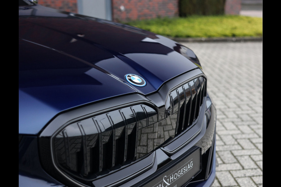 BMW 5 Serie Touring 550e xDrive | Pano - Trekhaak - B&W