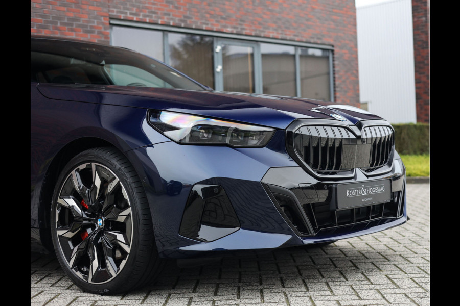 BMW 5 Serie Touring 550e xDrive | Pano - Trekhaak - B&W
