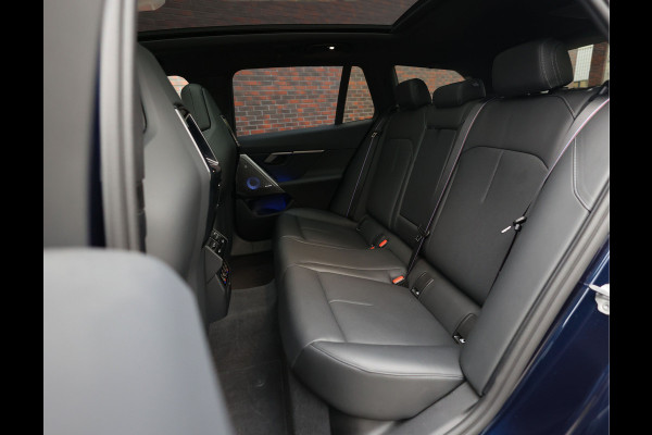 BMW 5 Serie Touring 550e xDrive | Pano - Trekhaak - B&W