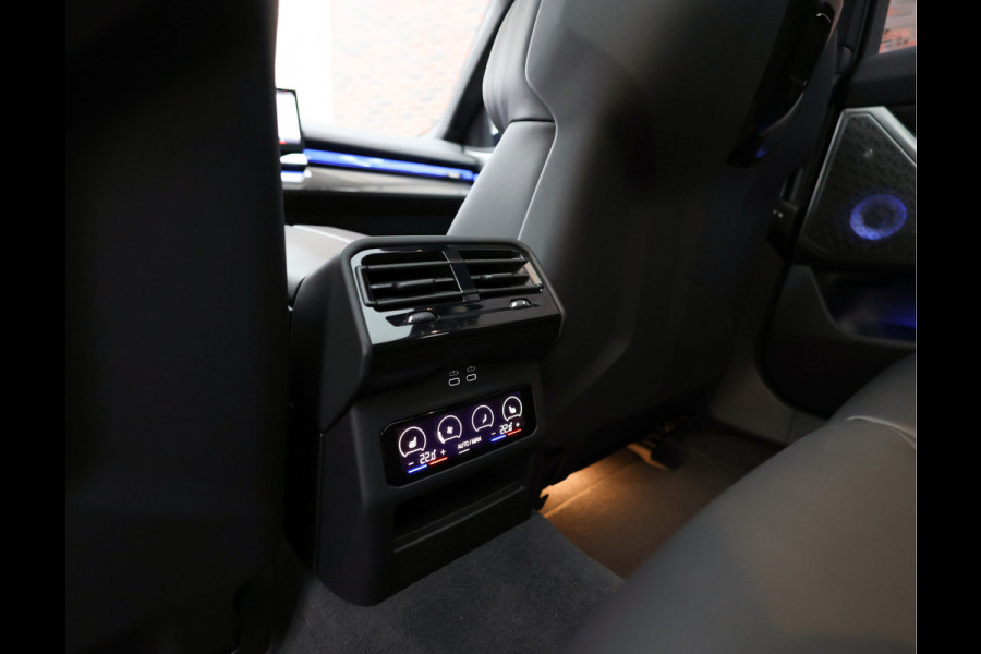 BMW 5 Serie Touring 550e xDrive | Pano - Trekhaak - B&W