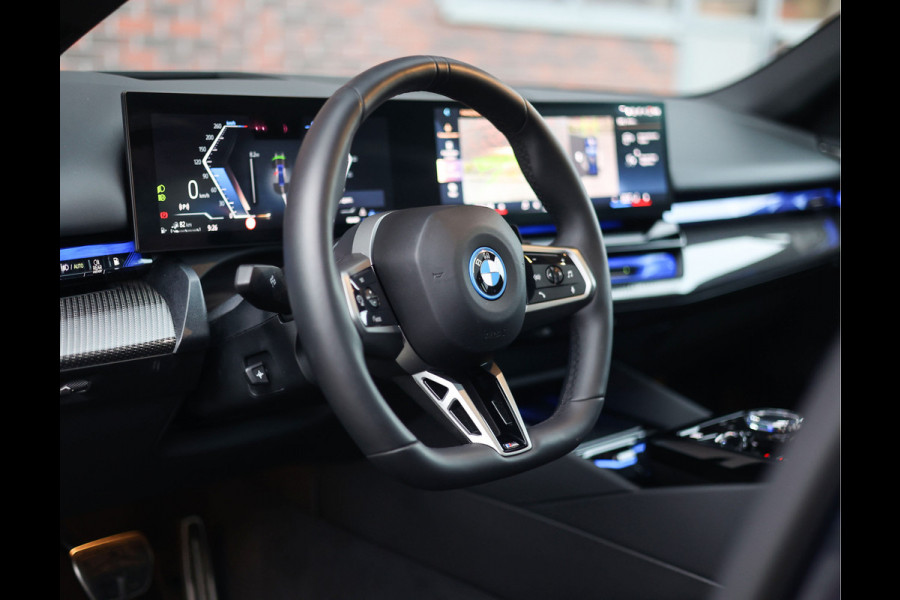 BMW 5 Serie Touring 550e xDrive | Pano - Trekhaak - B&W