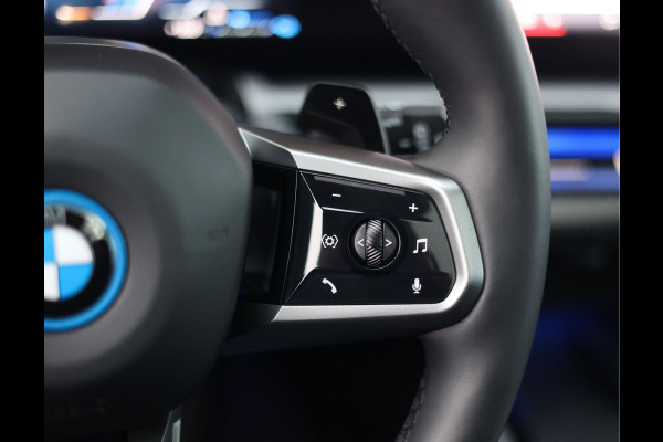 BMW 5 Serie Touring 550e xDrive | Pano - Trekhaak - B&W