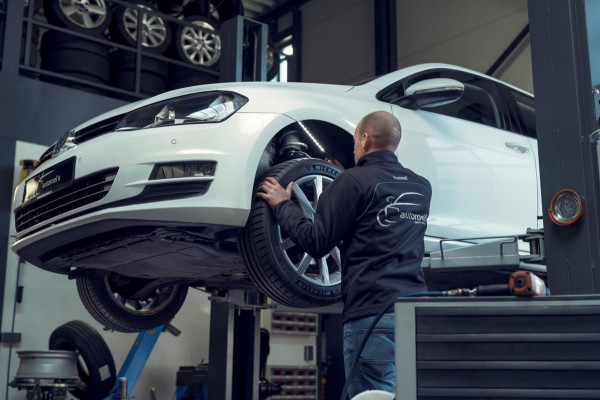 Mercedes-Benz V-Klasse 250d Extra Lang DC Avantgarde Edition / 190 PK / Trekhaak / NAVI + Camera / Leder + Stoelverwarming