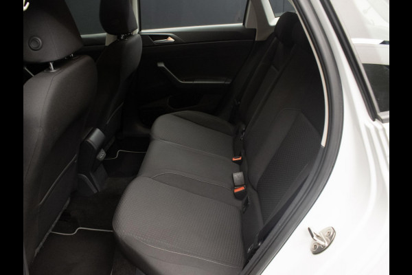Volkswagen Polo 1.0 TSI Comfortline Sport (APPLE CARPLAY,GROOT NAVI,LED,CRUISE,TREKHAAK,DAB,SPORTSTOELEN,NETTE STAAT)