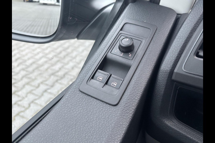 Volkswagen Transporter 2.0 TDI L2H1*A/C*NAVI*CRUISE*CAMERA*