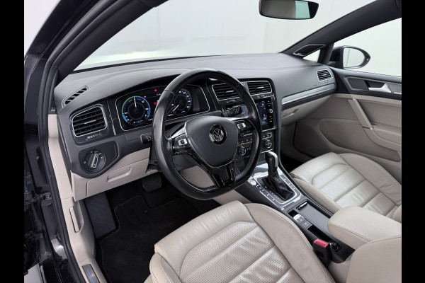 Volkswagen e-Golf Leer Warmtepomp LED+ Apple Carplay Android Navi Adaptieve-Cr. Digit.Dashb. PDC-v+a DAB 17" Ecc Led Premium Audio High-End- Dynaudio Zwarte-Hemel Lmv Privacy Glas Spiegel Pakket Virtual Cockpit Leder Pakket Stoelverwarming Origineel Nederlandse Auto Dealeronderhouden € 48.000 Nieuw!