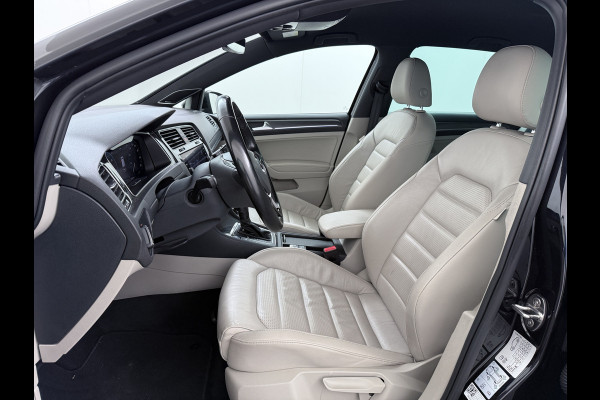 Volkswagen e-Golf Leer Warmtepomp LED+ Apple Carplay Android Navi Adaptieve-Cr. Digit.Dashb. PDC-v+a DAB 17" Ecc Led Premium Audio High-End- Dynaudio Zwarte-Hemel Lmv Privacy Glas Spiegel Pakket Virtual Cockpit Leder Pakket Stoelverwarming Origineel Nederlandse Auto Dealeronderhouden € 48.000 Nieuw!