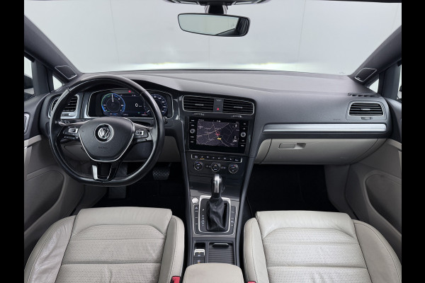 Volkswagen e-Golf Leer Warmtepomp LED+ Apple Carplay Android Navi Adaptieve-Cr. Digit.Dashb. PDC-v+a DAB 17" Ecc Led Premium Audio High-End- Dynaudio Zwarte-Hemel Lmv Privacy Glas Spiegel Pakket Virtual Cockpit Leder Pakket Stoelverwarming Origineel Nederlandse Auto Dealeronderhouden € 48.000 Nieuw!