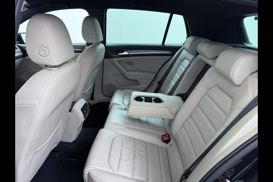 Volkswagen e-Golf Leer Warmtepomp LED+ Apple Carplay Android Navi Adaptieve-Cr. Digit.Dashb. PDC-v+a DAB 17" Ecc Led Premium Audio High-End- Dynaudio Zwarte-Hemel Lmv Privacy Glas Spiegel Pakket Virtual Cockpit Leder Pakket Stoelverwarming Origineel Nederlandse Auto Dealeronderhouden € 48.000 Nieuw!