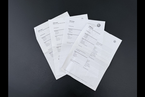 Volkswagen e-Golf Leer Warmtepomp LED+ Apple Carplay Android Navi Adaptieve-Cr. Digit.Dashb. PDC-v+a DAB 17" Ecc Led Premium Audio High-End- Dynaudio Zwarte-Hemel Lmv Privacy Glas Spiegel Pakket Virtual Cockpit Leder Pakket Stoelverwarming Origineel Nederlandse Auto Dealeronderhouden € 48.000 Nieuw!