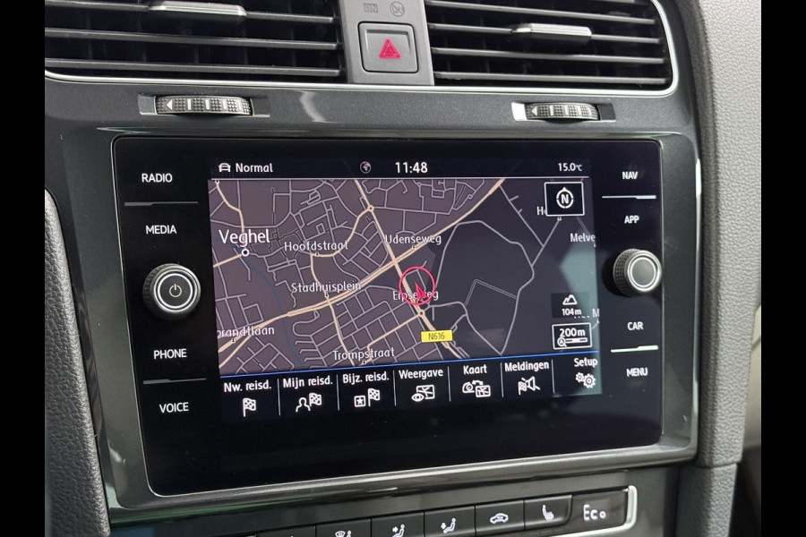 Volkswagen e-Golf Leer Warmtepomp LED+ Apple Carplay Android Navi Adaptieve-Cr. Digit.Dashb. PDC-v+a DAB 17" Ecc Led Premium Audio High-End- Dynaudio Zwarte-Hemel Lmv Privacy Glas Spiegel Pakket Virtual Cockpit Leder Pakket Stoelverwarming Origineel Nederlandse Auto Dealeronderhouden € 48.000 Nieuw!
