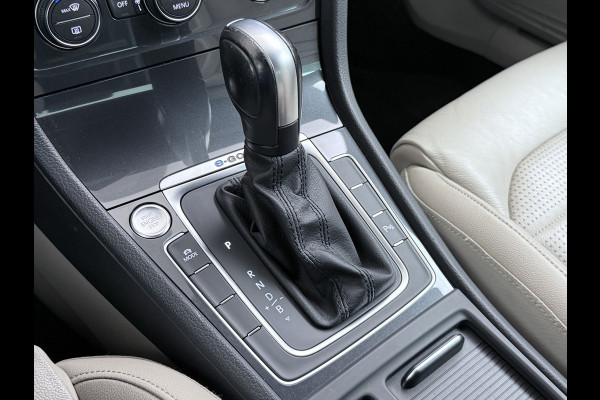 Volkswagen e-Golf Leer Warmtepomp LED+ Apple Carplay Android Navi Adaptieve-Cr. Digit.Dashb. PDC-v+a DAB 17" Ecc Led Premium Audio High-End- Dynaudio Zwarte-Hemel Lmv Privacy Glas Spiegel Pakket Virtual Cockpit Leder Pakket Stoelverwarming Origineel Nederlandse Auto Dealeronderhouden € 48.000 Nieuw!