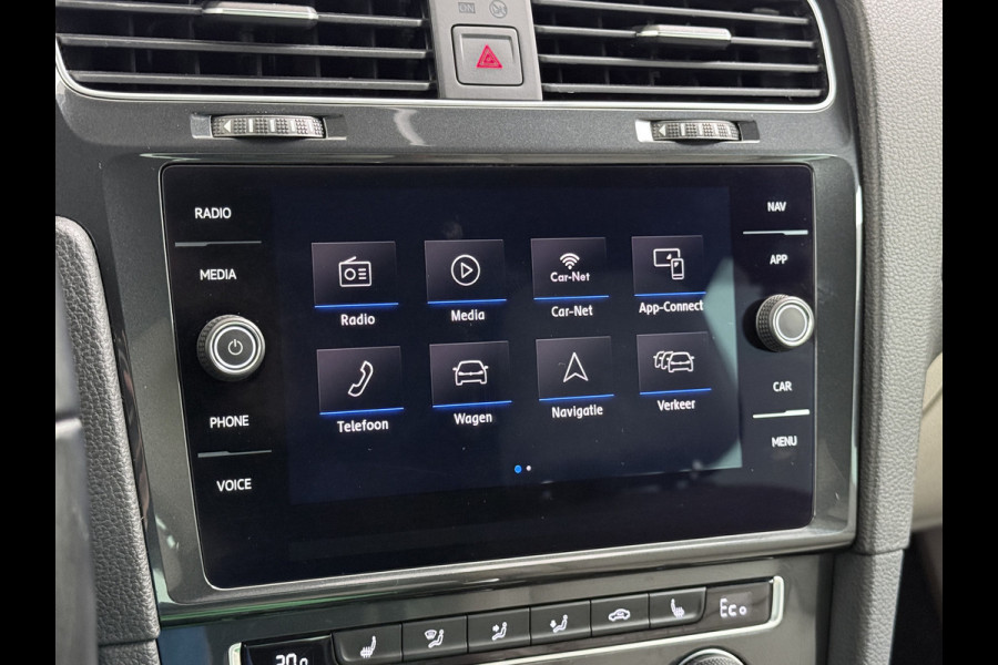 Volkswagen e-Golf Leer Warmtepomp LED+ Apple Carplay Android Navi Adaptieve-Cr. Digit.Dashb. PDC-v+a DAB 17" Ecc Led Premium Audio High-End- Dynaudio Zwarte-Hemel Lmv Privacy Glas Spiegel Pakket Virtual Cockpit Leder Pakket Stoelverwarming Origineel Nederlandse Auto Dealeronderhouden € 48.000 Nieuw!