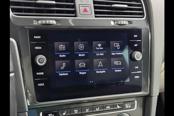 Volkswagen e-Golf Leer Warmtepomp LED+ Apple Carplay Android Navi Adaptieve-Cr. Digit.Dashb. PDC-v+a DAB 17" Ecc Led Premium Audio High-End- Dynaudio Zwarte-Hemel Lmv Privacy Glas Spiegel Pakket Virtual Cockpit Leder Pakket Stoelverwarming Origineel Nederlandse Auto Dealeronderhouden € 48.000 Nieuw!