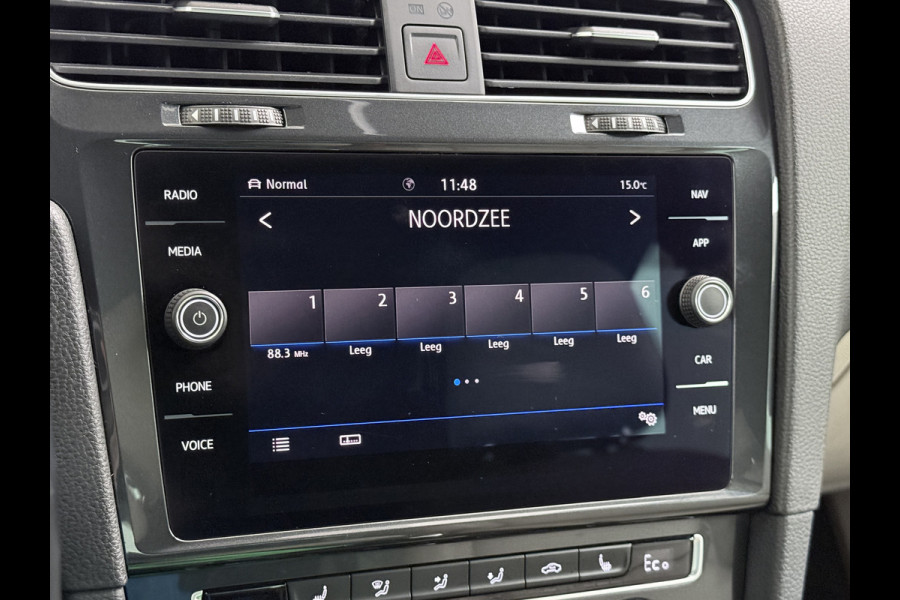 Volkswagen e-Golf Leer Warmtepomp LED+ Apple Carplay Android Navi Adaptieve-Cr. Digit.Dashb. PDC-v+a DAB 17" Ecc Led Premium Audio High-End- Dynaudio Zwarte-Hemel Lmv Privacy Glas Spiegel Pakket Virtual Cockpit Leder Pakket Stoelverwarming Origineel Nederlandse Auto Dealeronderhouden € 48.000 Nieuw!