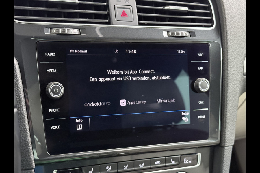 Volkswagen e-Golf Leer Warmtepomp LED+ Apple Carplay Android Navi Adaptieve-Cr. Digit.Dashb. PDC-v+a DAB 17" Ecc Led Premium Audio High-End- Dynaudio Zwarte-Hemel Lmv Privacy Glas Spiegel Pakket Virtual Cockpit Leder Pakket Stoelverwarming Origineel Nederlandse Auto Dealeronderhouden € 48.000 Nieuw!