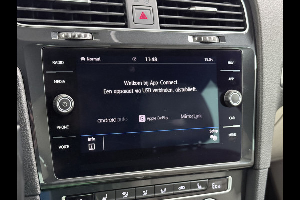 Volkswagen e-Golf Leer Warmtepomp LED+ Apple Carplay Android Navi Adaptieve-Cr. Digit.Dashb. PDC-v+a DAB 17" Ecc Led Premium Audio High-End- Dynaudio Zwarte-Hemel Lmv Privacy Glas Spiegel Pakket Virtual Cockpit Leder Pakket Stoelverwarming Origineel Nederlandse Auto Dealeronderhouden € 48.000 Nieuw!