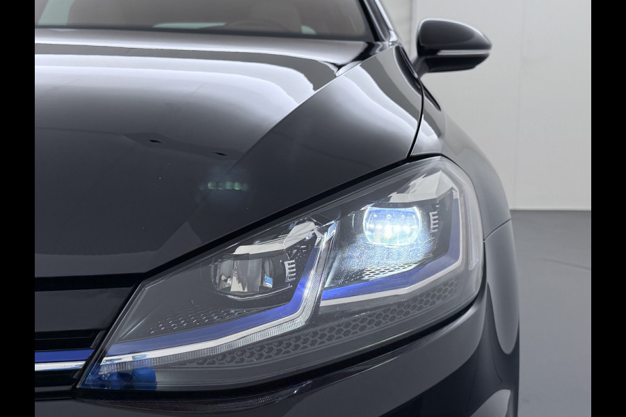 Volkswagen e-Golf Leer Warmtepomp LED+ Apple Carplay Android Navi Adaptieve-Cr. Digit.Dashb. PDC-v+a DAB 17" Ecc Led Premium Audio High-End- Dynaudio Zwarte-Hemel Lmv Privacy Glas Spiegel Pakket Virtual Cockpit Leder Pakket Stoelverwarming Origineel Nederlandse Auto Dealeronderhouden € 48.000 Nieuw!