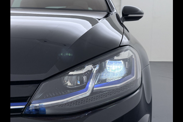 Volkswagen e-Golf Leer Warmtepomp LED+ Apple Carplay Android Navi Adaptieve-Cr. Digit.Dashb. PDC-v+a DAB 17" Ecc Led Premium Audio High-End- Dynaudio Zwarte-Hemel Lmv Privacy Glas Spiegel Pakket Virtual Cockpit Leder Pakket Stoelverwarming Origineel Nederlandse Auto Dealeronderhouden € 48.000 Nieuw!
