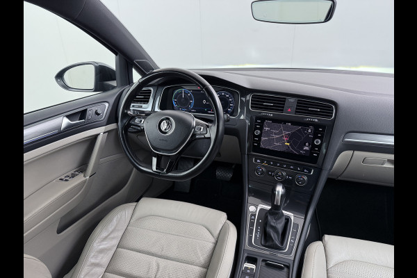 Volkswagen e-Golf Leer Warmtepomp LED+ Apple Carplay Android Navi Adaptieve-Cr. Digit.Dashb. PDC-v+a DAB 17" Ecc Led Premium Audio High-End- Dynaudio Zwarte-Hemel Lmv Privacy Glas Spiegel Pakket Virtual Cockpit Leder Pakket Stoelverwarming Origineel Nederlandse Auto Dealeronderhouden € 48.000 Nieuw!