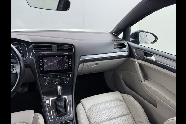 Volkswagen e-Golf Leer Warmtepomp LED+ Apple Carplay Android Navi Adaptieve-Cr. Digit.Dashb. PDC-v+a DAB 17" Ecc Led Premium Audio High-End- Dynaudio Zwarte-Hemel Lmv Privacy Glas Spiegel Pakket Virtual Cockpit Leder Pakket Stoelverwarming Origineel Nederlandse Auto Dealeronderhouden € 48.000 Nieuw!