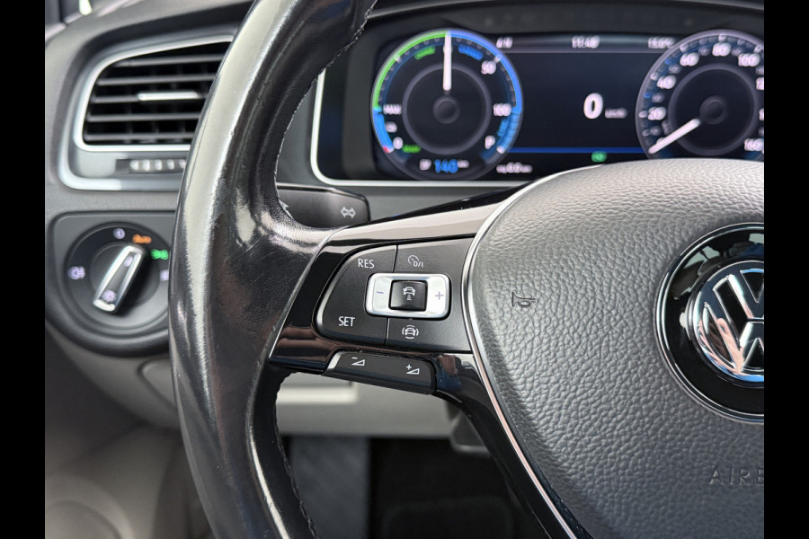 Volkswagen e-Golf Leer Warmtepomp LED+ Apple Carplay Android Navi Adaptieve-Cr. Digit.Dashb. PDC-v+a DAB 17" Ecc Led Premium Audio High-End- Dynaudio Zwarte-Hemel Lmv Privacy Glas Spiegel Pakket Virtual Cockpit Leder Pakket Stoelverwarming Origineel Nederlandse Auto Dealeronderhouden € 48.000 Nieuw!