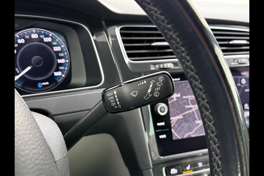 Volkswagen e-Golf Leer Warmtepomp LED+ Apple Carplay Android Navi Adaptieve-Cr. Digit.Dashb. PDC-v+a DAB 17" Ecc Led Premium Audio High-End- Dynaudio Zwarte-Hemel Lmv Privacy Glas Spiegel Pakket Virtual Cockpit Leder Pakket Stoelverwarming Origineel Nederlandse Auto Dealeronderhouden € 48.000 Nieuw!