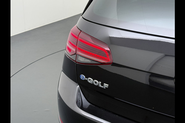 Volkswagen e-Golf Leer Warmtepomp LED+ Apple Carplay Android Navi Adaptieve-Cr. Digit.Dashb. PDC-v+a DAB 17" Ecc Led Premium Audio High-End- Dynaudio Zwarte-Hemel Lmv Privacy Glas Spiegel Pakket Virtual Cockpit Leder Pakket Stoelverwarming Origineel Nederlandse Auto Dealeronderhouden € 48.000 Nieuw!