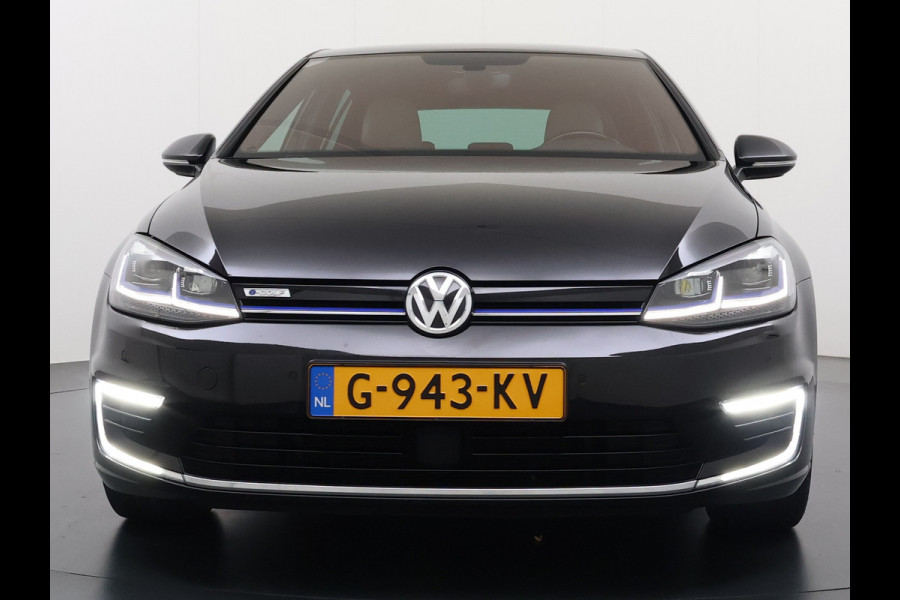Volkswagen e-Golf Leer Warmtepomp LED+ Apple Carplay Android Navi Adaptieve-Cr. Digit.Dashb. PDC-v+a DAB 17" Ecc Led Premium Audio High-End- Dynaudio Zwarte-Hemel Lmv Privacy Glas Spiegel Pakket Virtual Cockpit Leder Pakket Stoelverwarming Origineel Nederlandse Auto Dealeronderhouden € 48.000 Nieuw!