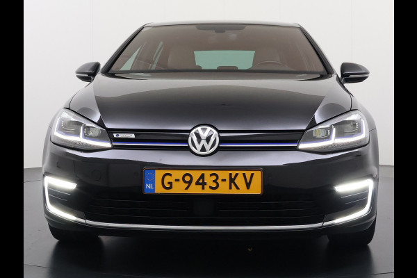 Volkswagen e-Golf Leer Warmtepomp LED+ Apple Carplay Android Navi Adaptieve-Cr. Digit.Dashb. PDC-v+a DAB 17" Ecc Led Premium Audio High-End- Dynaudio Zwarte-Hemel Lmv Privacy Glas Spiegel Pakket Virtual Cockpit Leder Pakket Stoelverwarming Origineel Nederlandse Auto Dealeronderhouden € 48.000 Nieuw!
