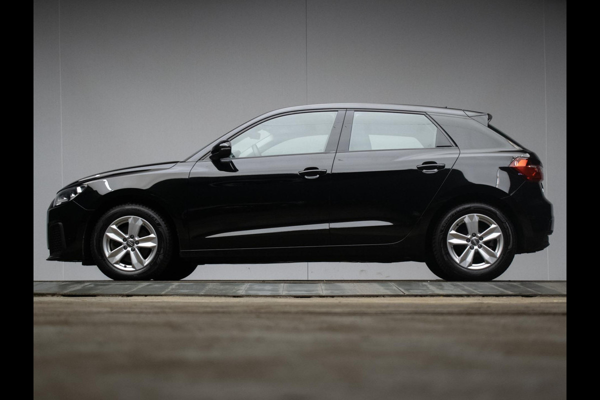 Audi A1 Sportback 30 TFSI Sport (APPLE CARPLAY,NAVI,CRUISE,DIGITAL COCKPIT,LED,BLACK EDITION,SPORTSTOELEN,LM VELGEN,NETTE STAAT)