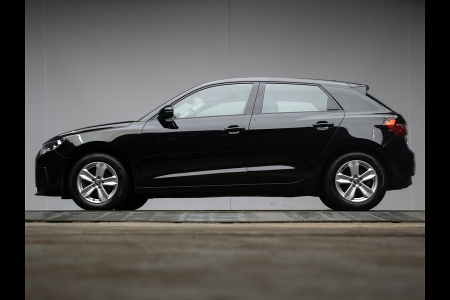 Audi A1 Sportback 30 TFSI Sport (APPLE CARPLAY,NAVI,CRUISE,DIGITAL COCKPIT,LED,BLACK EDITION,SPORTSTOELEN,LM VELGEN,NETTE STAAT)