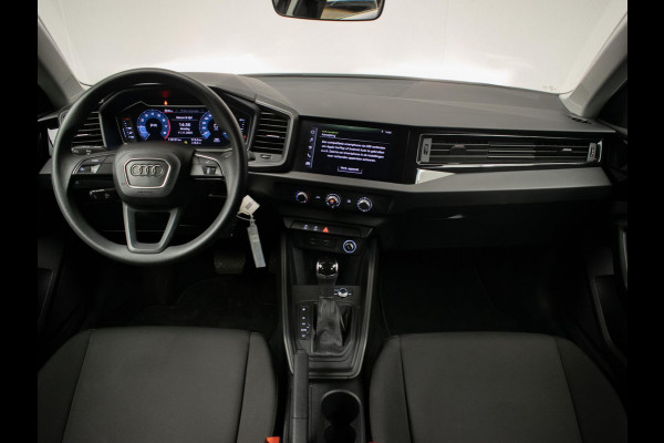 Audi A1 Sportback 30 TFSI Sport (APPLE CARPLAY,NAVI,CRUISE,DIGITAL COCKPIT,LED,BLACK EDITION,SPORTSTOELEN,LM VELGEN,NETTE STAAT)