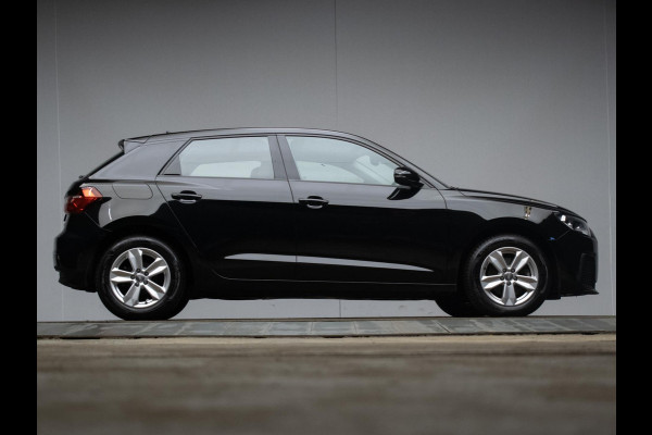 Audi A1 Sportback 30 TFSI Sport (APPLE CARPLAY,NAVI,CRUISE,DIGITAL COCKPIT,LED,BLACK EDITION,SPORTSTOELEN,LM VELGEN,NETTE STAAT)