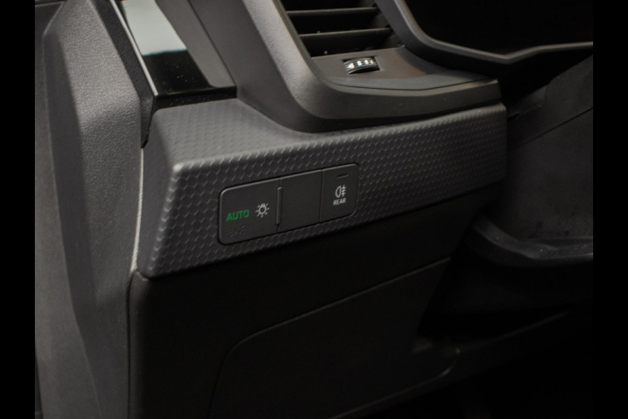 Audi A1 Sportback 30 TFSI Sport (APPLE CARPLAY,NAVI,CRUISE,DIGITAL COCKPIT,LED,BLACK EDITION,SPORTSTOELEN,LM VELGEN,NETTE STAAT)