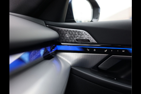 BMW 5 Serie 550e xDrive | M-Performance - Pano - Trekhaak - HUD - B&W