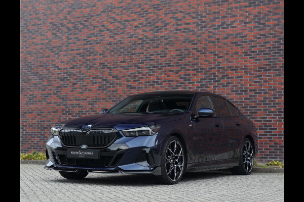 BMW 5 Serie 550e xDrive | M-Performance - Pano - Trekhaak - HUD - B&W