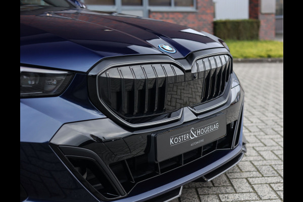 BMW 5 Serie 550e xDrive | M-Performance - Pano - Trekhaak - HUD - B&W