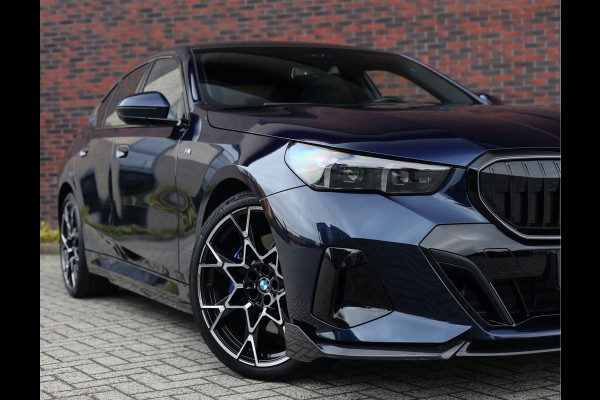 BMW 5 Serie 550e xDrive | M-Performance - Pano - Trekhaak - HUD - B&W