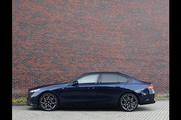 BMW 5 Serie 550e xDrive | M-Performance - Pano - Trekhaak - HUD - B&W