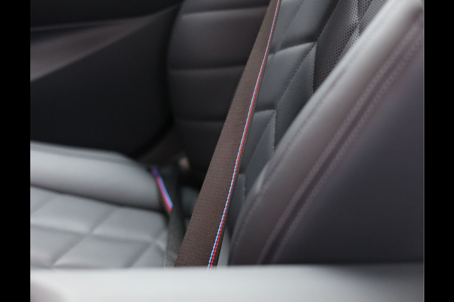 BMW 5 Serie 550e xDrive | M-Performance - Pano - Trekhaak - HUD - B&W