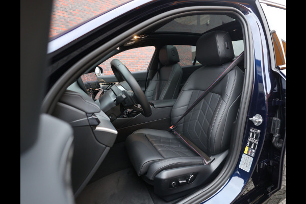 BMW 5 Serie 550e xDrive | M-Performance - Pano - Trekhaak - HUD - B&W