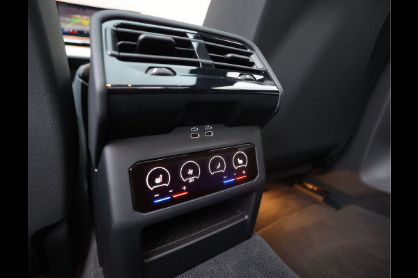 BMW 5 Serie 550e xDrive | M-Performance - Pano - Trekhaak - HUD - B&W