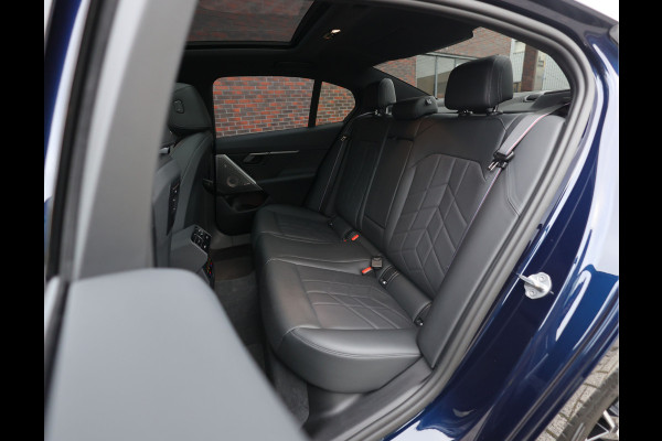 BMW 5 Serie 550e xDrive | M-Performance - Pano - Trekhaak - HUD - B&W