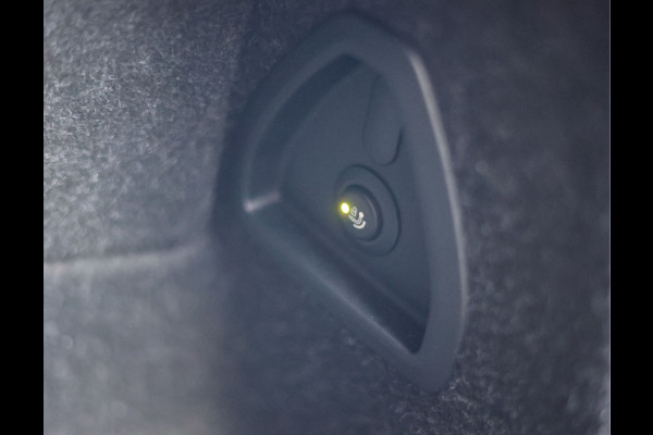 BMW 5 Serie 550e xDrive | M-Performance - Pano - Trekhaak - HUD - B&W