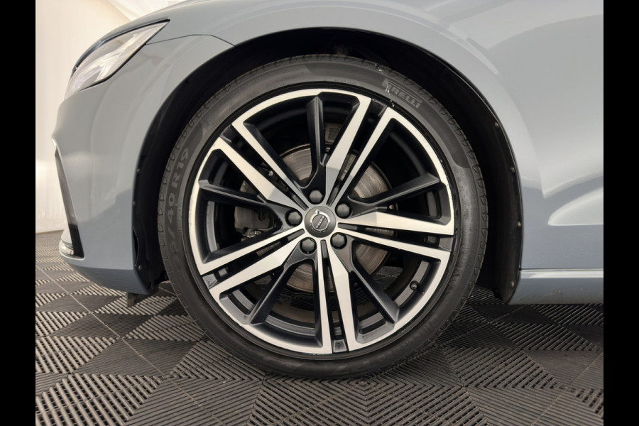 Volvo V60 2.0 B3 R-Design (INCL-BTW) *LEATHER-FABRIC | DIGI-COCKPIT | FULL-LED | MEMORY-PACK | HEATED-SPORTSEATS | LANE-ASSIST | NAVI-FULLMAP | CAMERA | DAB+ | PRIVACY-GLASS | ECC | PDC | TOWBAR | 19''ALU*
