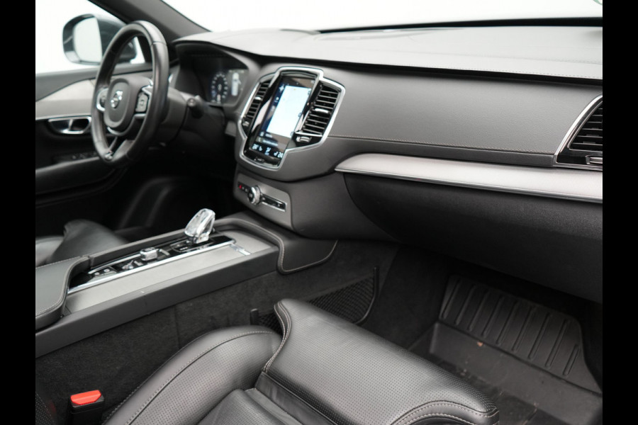 Volvo XC90 T8 Twin Engine AWD Inscription 7 Persoons Plug In Hybrid Dealer O.H PHEV | Panodak | Adaptive Cruise | Luxe Lederen Comfortzetels Massage & Ventilatie | Head Up | 360 Camera | Harman Kardon | Blis | Apple Carplay | Navigatie |