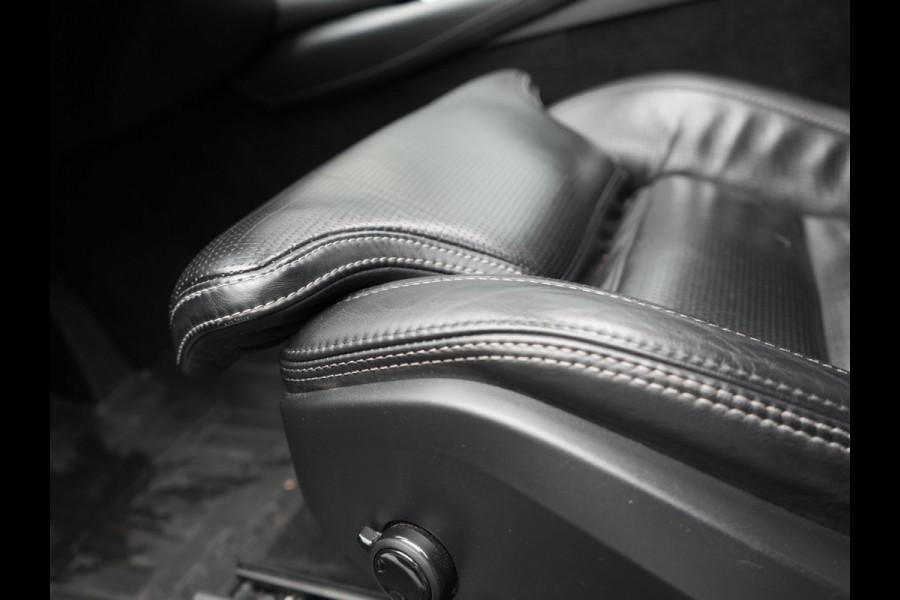 Volvo XC90 T8 Twin Engine AWD Inscription 7 Persoons Plug In Hybrid Dealer O.H PHEV | Panodak | Adaptive Cruise | Luxe Lederen Comfortzetels Massage & Ventilatie | Head Up | 360 Camera | Harman Kardon | Blis | Apple Carplay | Navigatie |