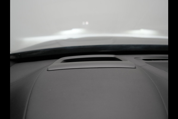 Volvo XC90 T8 Twin Engine AWD Inscription 7 Persoons Plug In Hybrid Dealer O.H PHEV | Panodak | Adaptive Cruise | Luxe Lederen Comfortzetels Massage & Ventilatie | Head Up | 360 Camera | Harman Kardon | Blis | Apple Carplay | Navigatie |